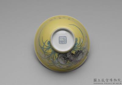 图片[3]-Bowl with “Auspicious Fungus and Orchid Celebrating Birthday” motif on a yellow ground in falangcai painted enamels, Qianlong reign (1736-1795), Qing dynasty-China Archive